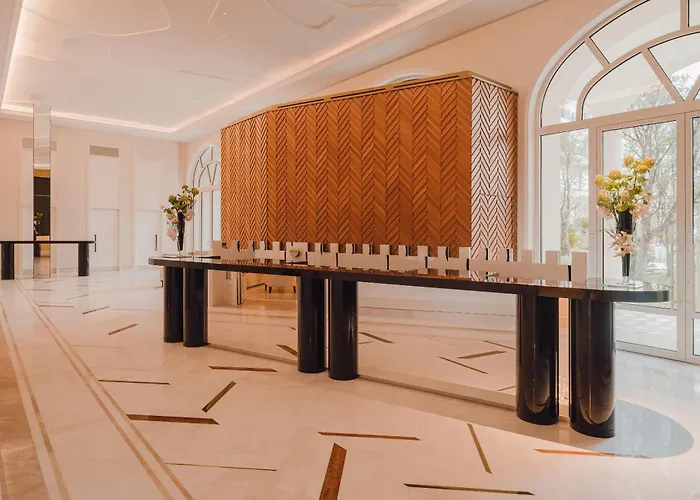 Carlton Cannes, A Regent Hotel